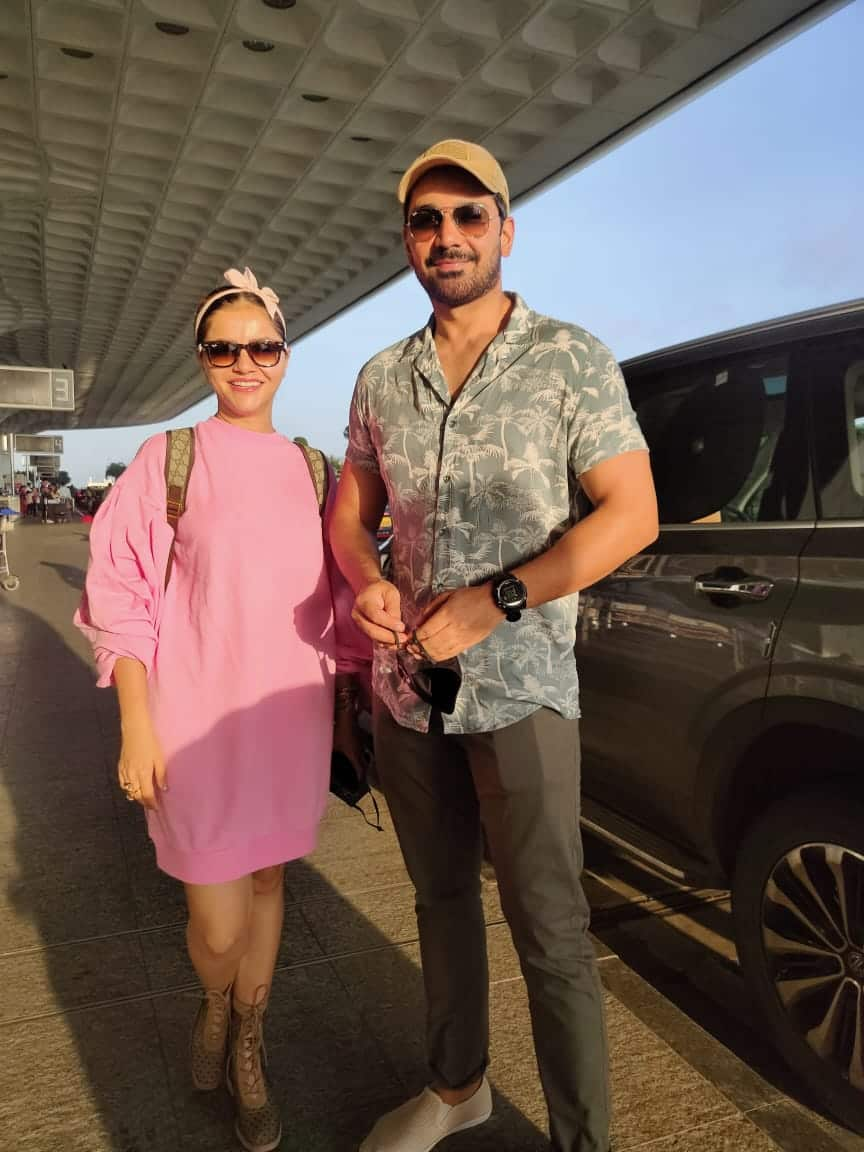 Abhinav Shukla gives chilled out vibes in a tropical themed shirt