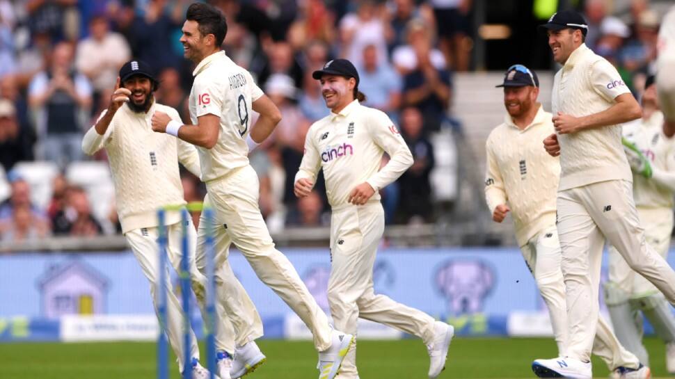 England's James Anderson celebrates after picking up a wicket on Day 1 of the third Test against India at Headingley in Leeds. (Source: Twitter)