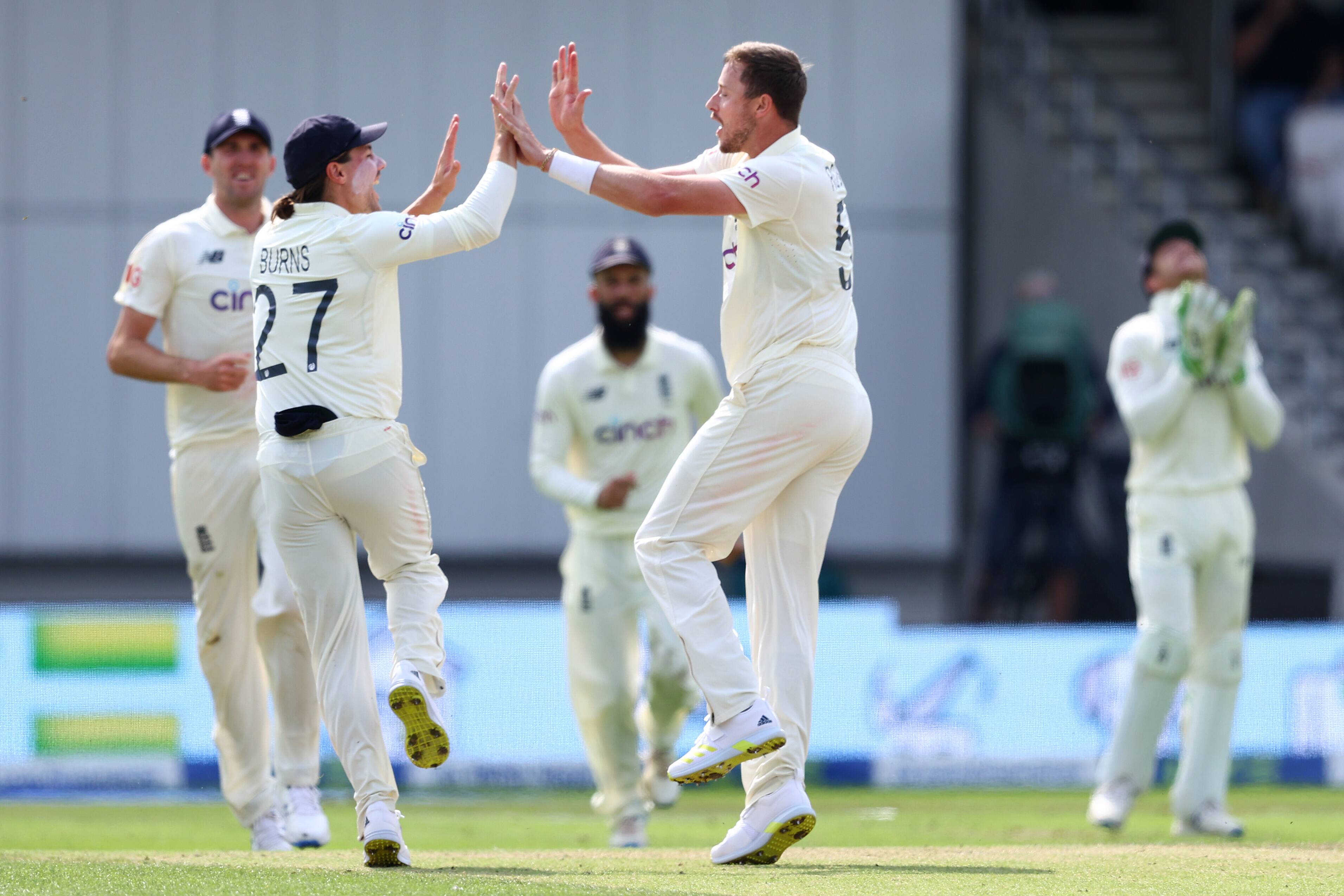 England's Ollie Robinson celebrates after dismissing India's Rishabh Pant on Day 1 of third Test at Leeds. (Source: Twitter)