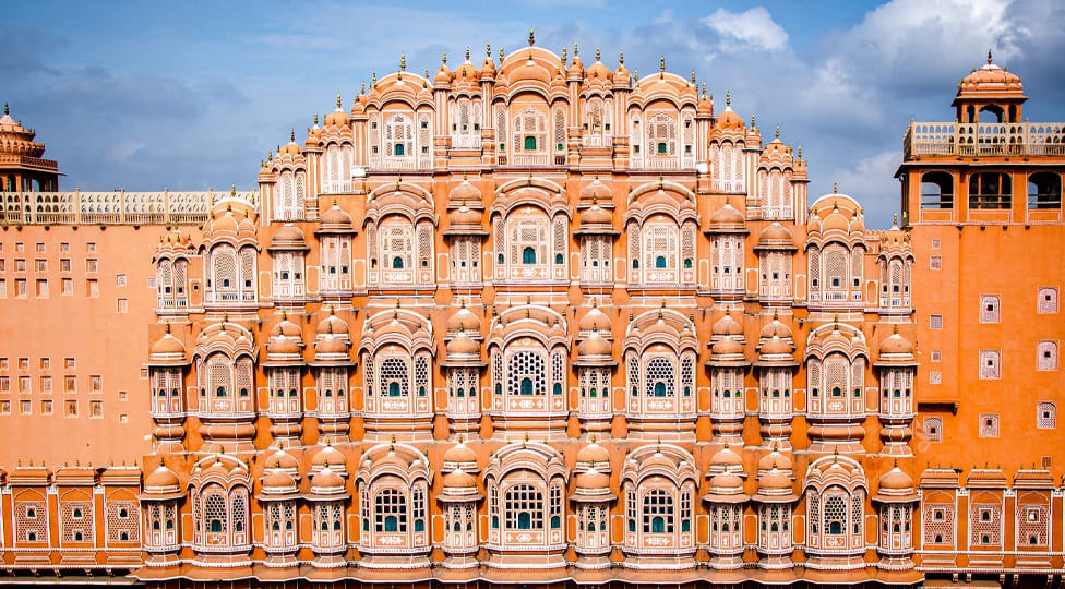 Travelling to Jaipur? You can bring these 5 souvenirs for your family and friends!