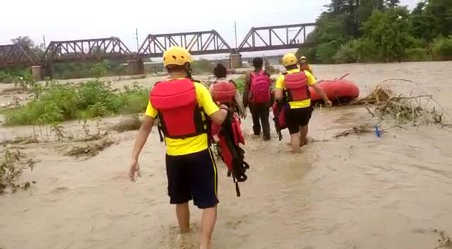 Rescue operations by SDRF as water level rises in Song river