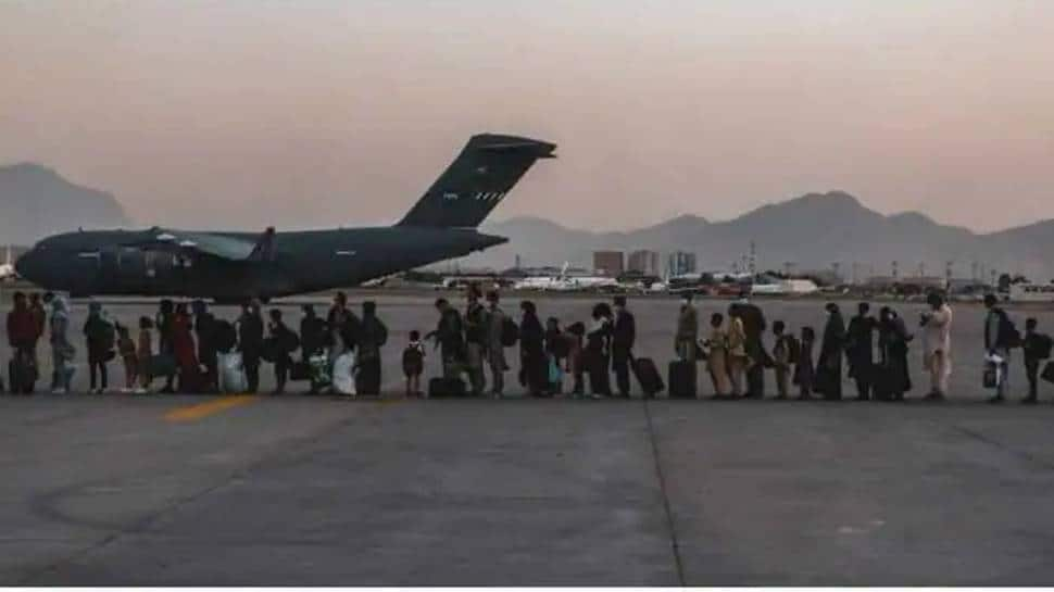 US warns of 'credible threat' at Kabul airport, urges Americans to leave vicinity