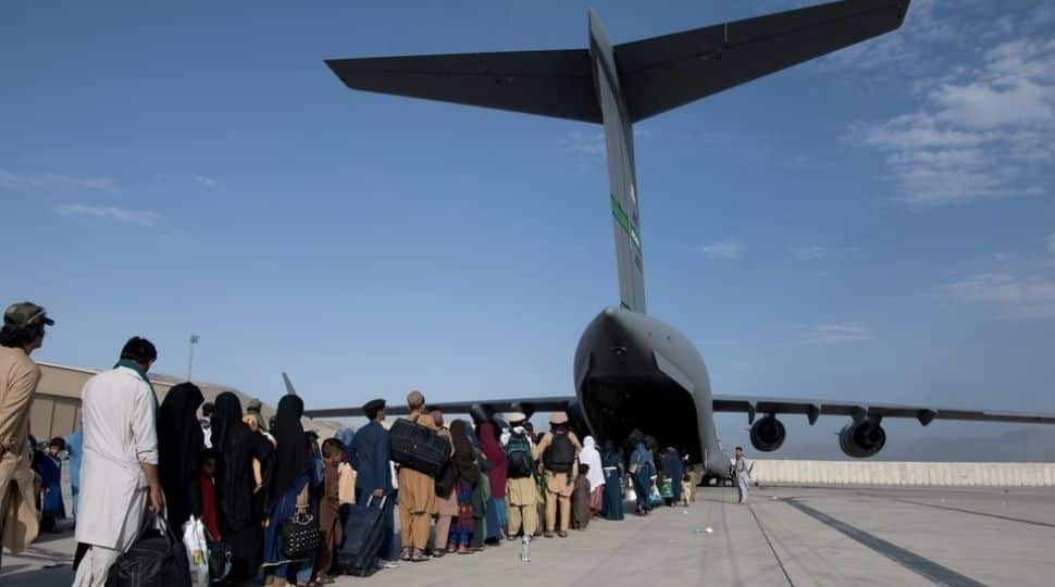 Afghanistan: UK PM Boris Johnson defends Kabul airlift as criticism grows