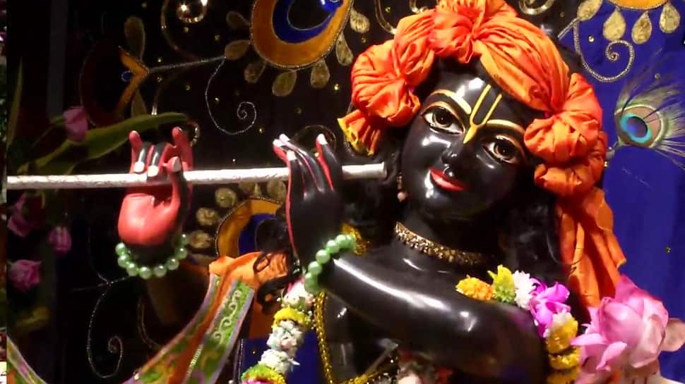 Devotees seek blessings of Lord Krishna