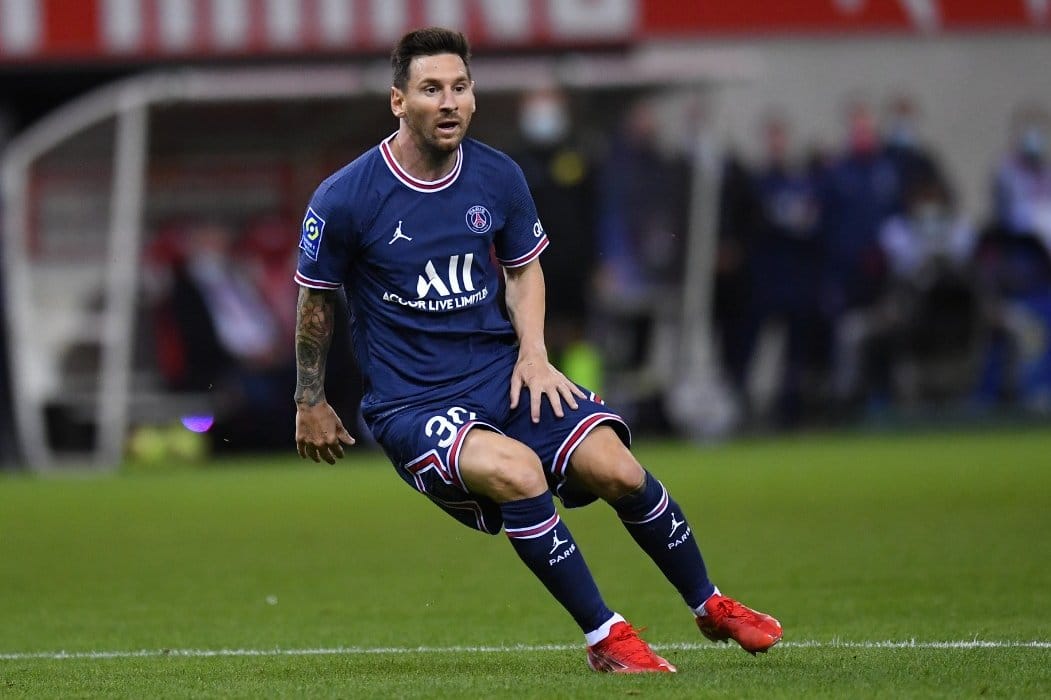 PSG coach Mauricio Pochettino was touched by the reception for Lionel Messi, pointing out that supporters of both teams were delighted to see him play. (Source: Twitter)