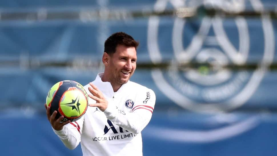 Before the match, hundreds of fans gathered for a glimpse of Lionel Messi as he descended the team bus and he waved back at them. (Photo: Reuters)