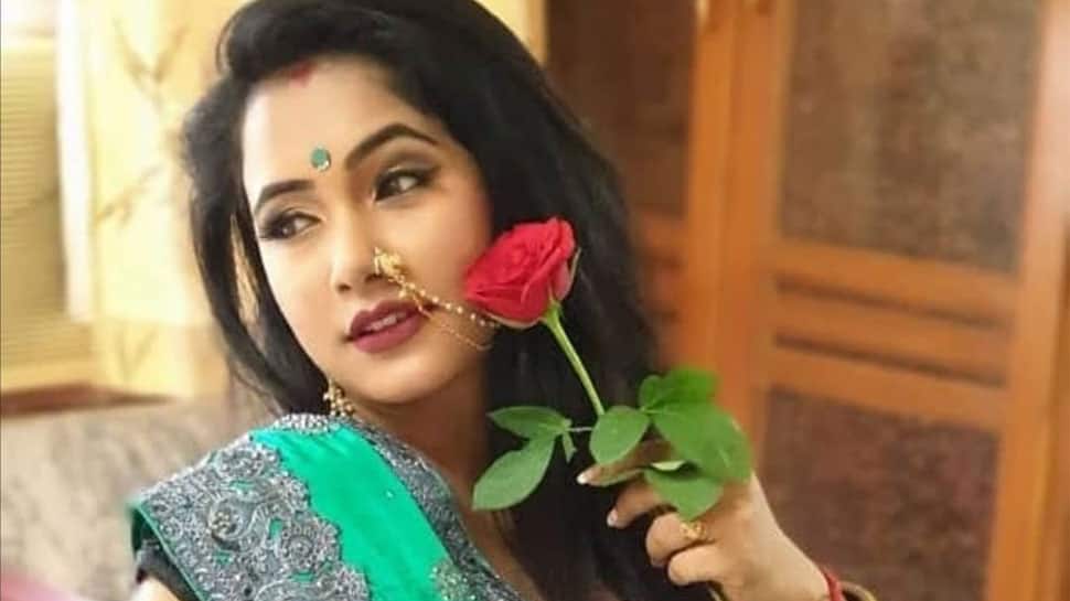 Trisha Handjob - After private video leak, Bhojpuri actress Trisha Kar Madhu releases new  viral song on Facebook - Watch | Bhojpuri News | Zee News