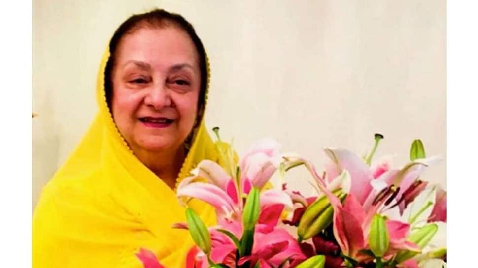 Noted actress Saira Banu rushed to Hinduja hospital after suffering heart attack