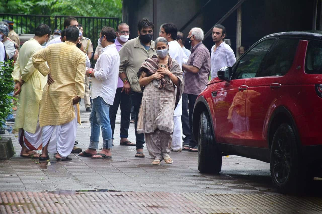 Rita Shukla outside Oshiwara Crematorium