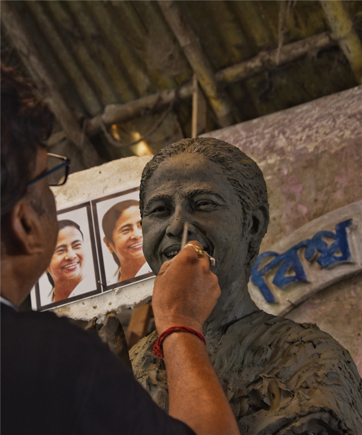 Mamata Banerjee's deity-like sculpture