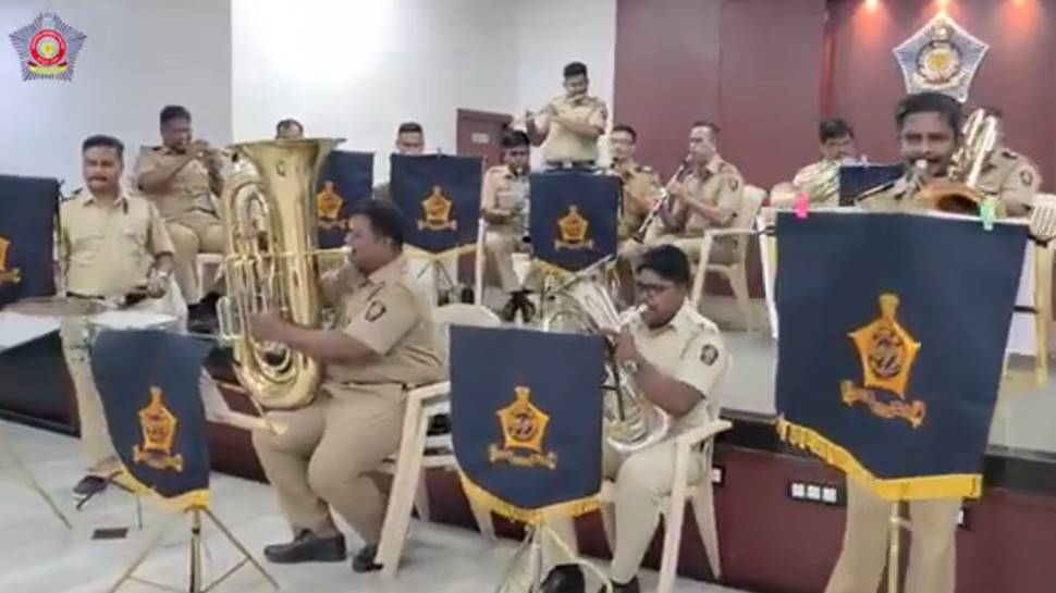 Mumbai Police band&#039;s Money Heist theme song &#039;Bella Ciao&#039; rendition is winning the internet - Watch