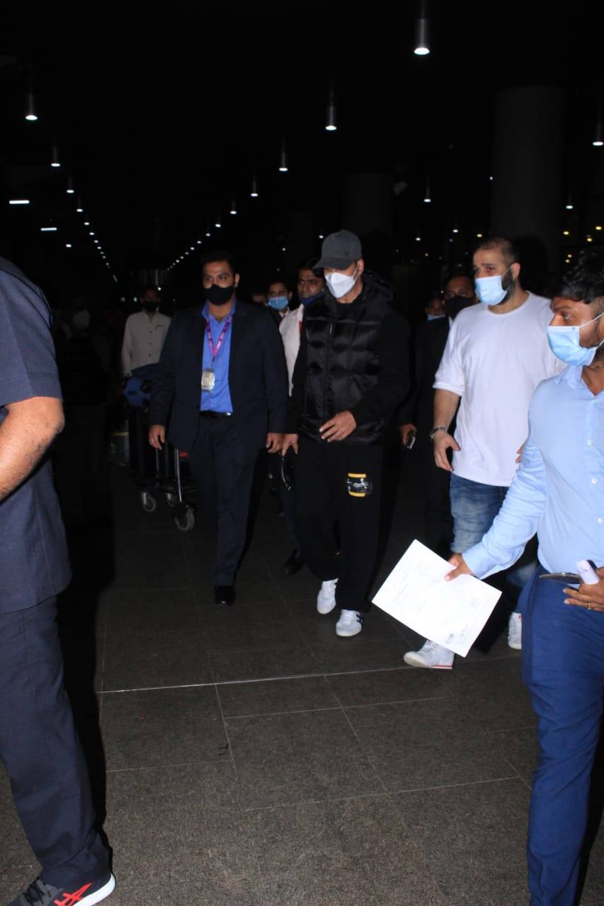 Akshay Kumar was masked up at the airport