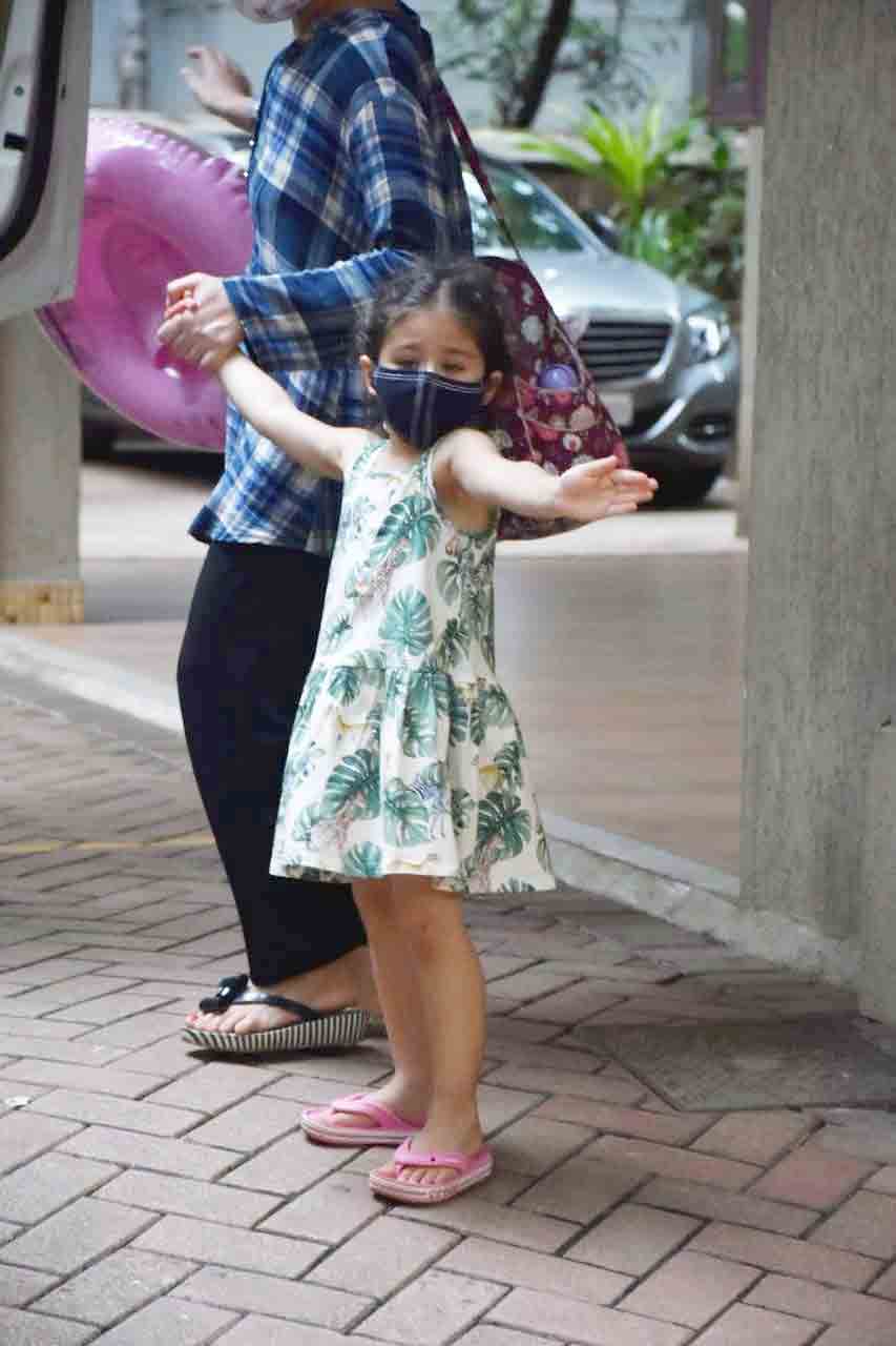 Inaaya Naumi Kemmu's play time with cousins