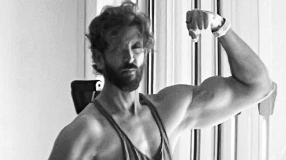 Hrithik Roshan flaunts chiselled physique in new post, says &#039;Bollywood bicep ki jai&#039;