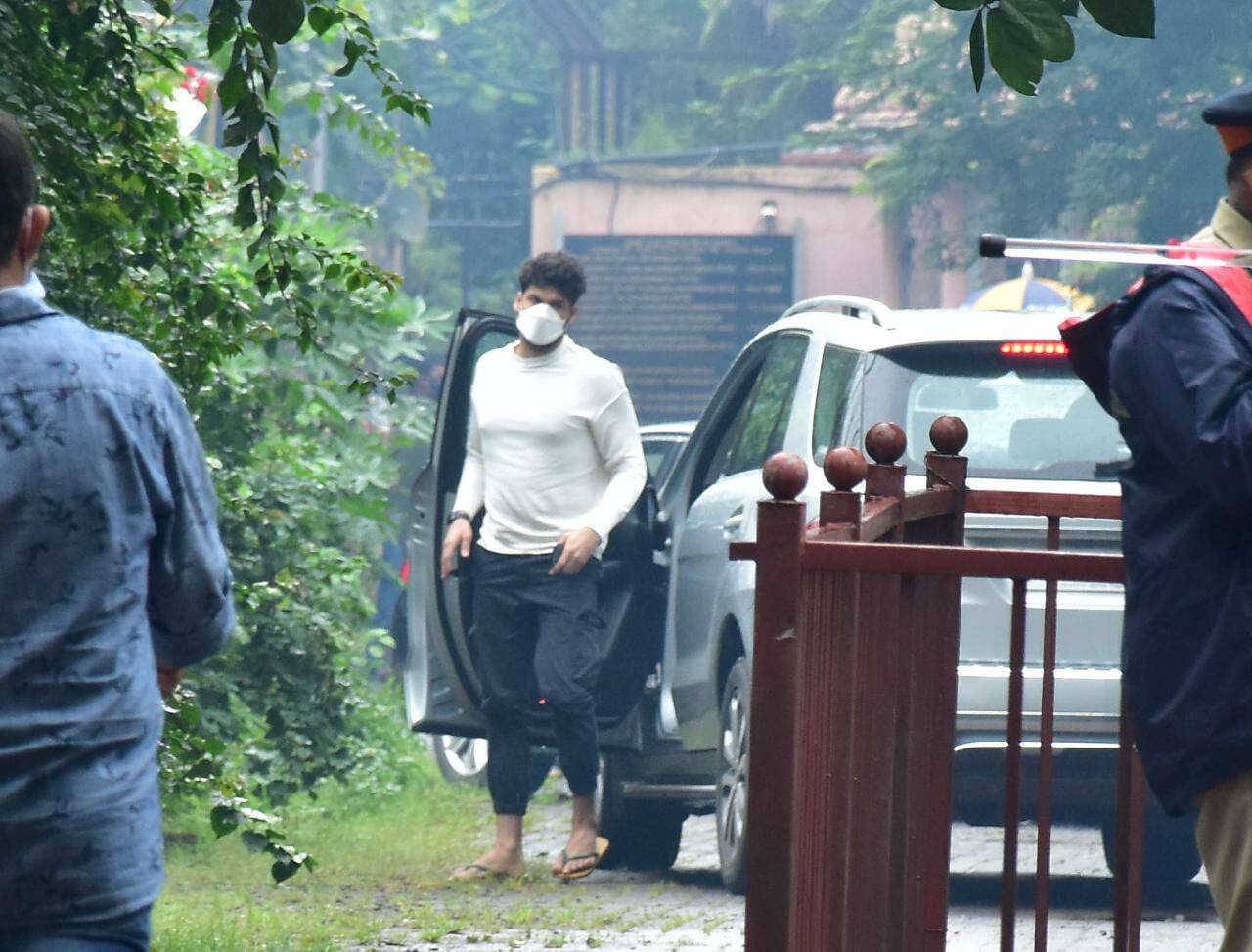 Karan Kapadia at Aruna Bhatia's last rites