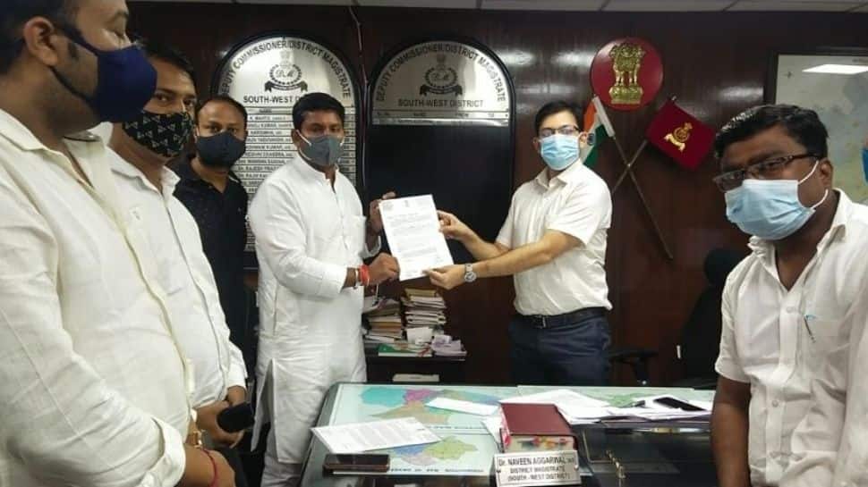 AAP MLA Vinay Mishra accuses SDMC Mayor of violating COVID-19 protocols, submits complaint to DM