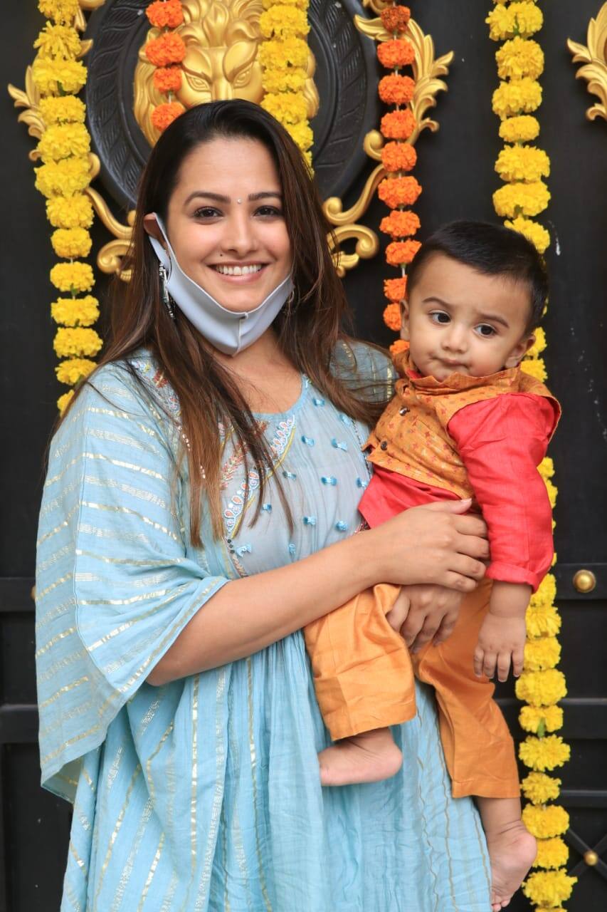Anita Hassanandani painted the town blue with her outfit