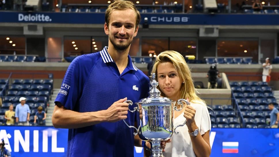 Daniil Medvedev presents US Open trophy to wife Daria on third anniversary, Watch viral video