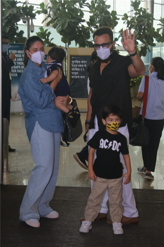 Kareena Kapoor looks chic in her airport look