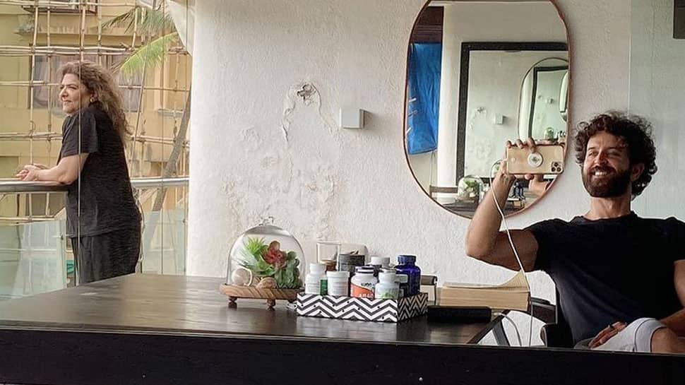 Trending: Hrithik Roshan posts lazy breakfast pic with mom, trolls point out &#039;seelan on diwar&#039;!