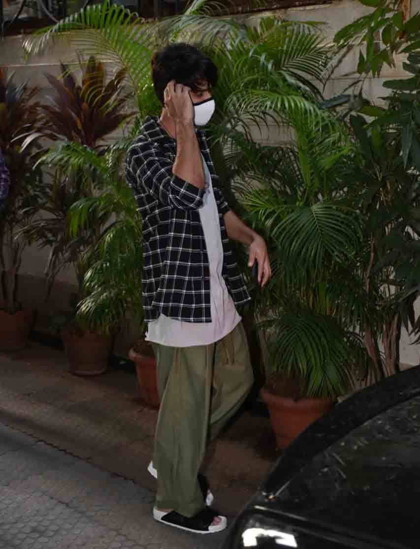 Shahid Kapoor poses for paps