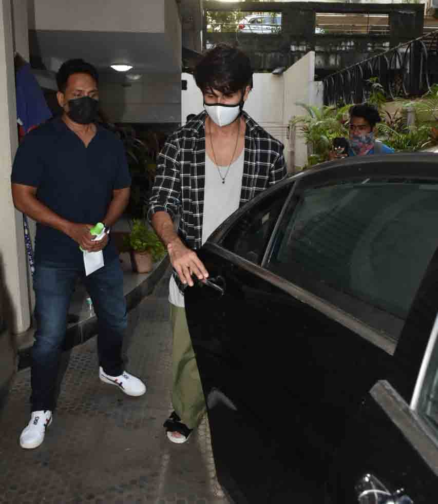 Shahid Kapoor spotted after returning from vacation