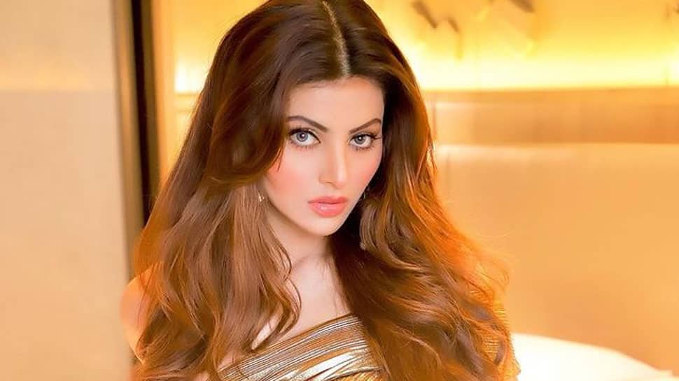 Urvashi Rautela nails hip mobility with trunk twist in THIS gym video - Watch