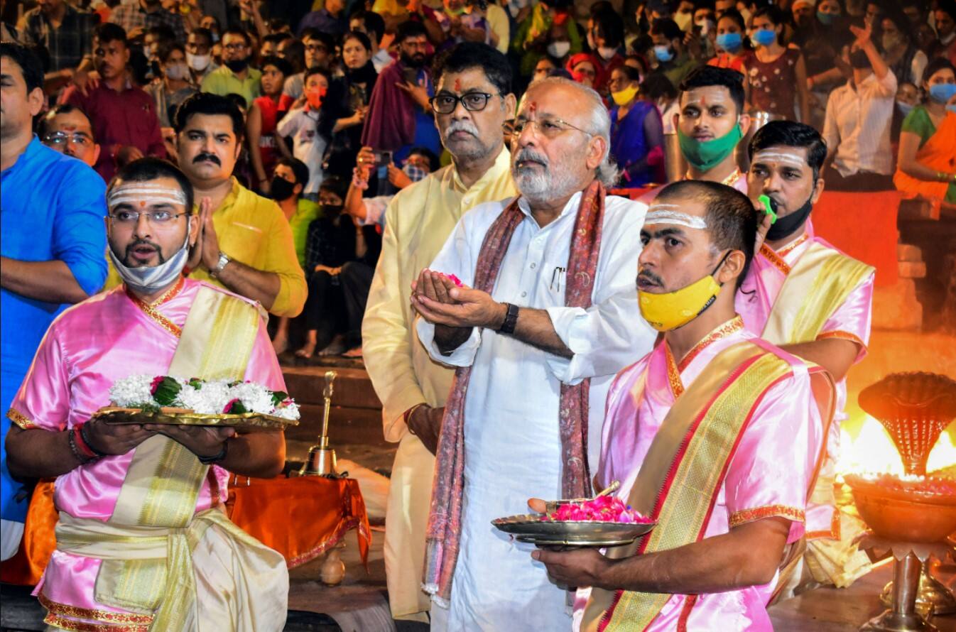 Ganga Aarti was performed at Dashashwamedh Ghat