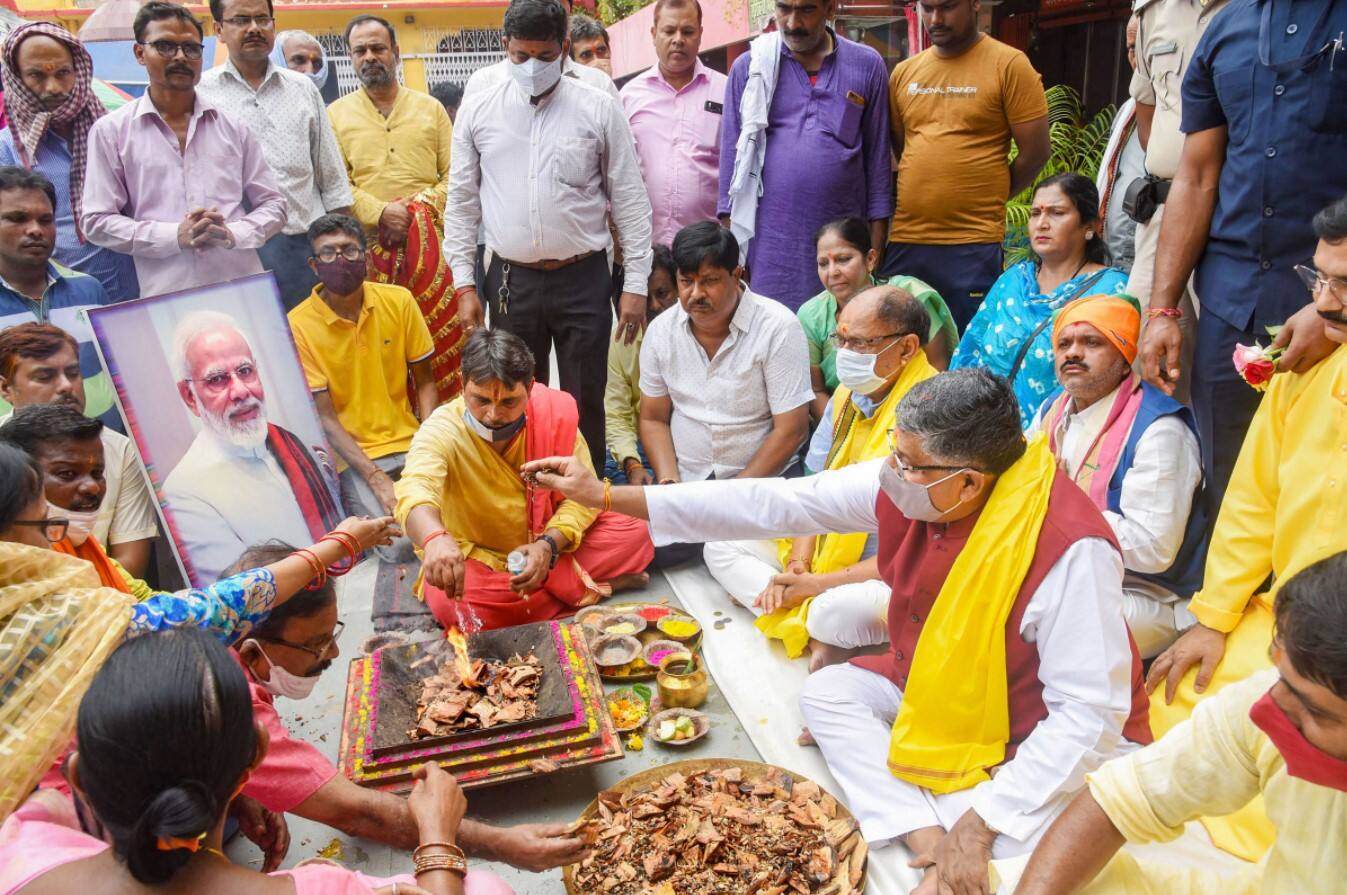 Ravi Shankar Prasad performs rituals to celebrate PM Modi's 71st birthday