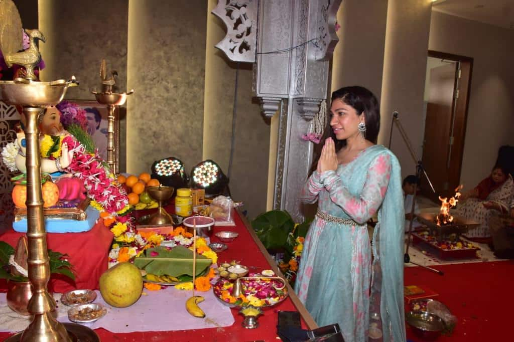 Tulsi Kumar seeks Lord Ganpati's blessings 