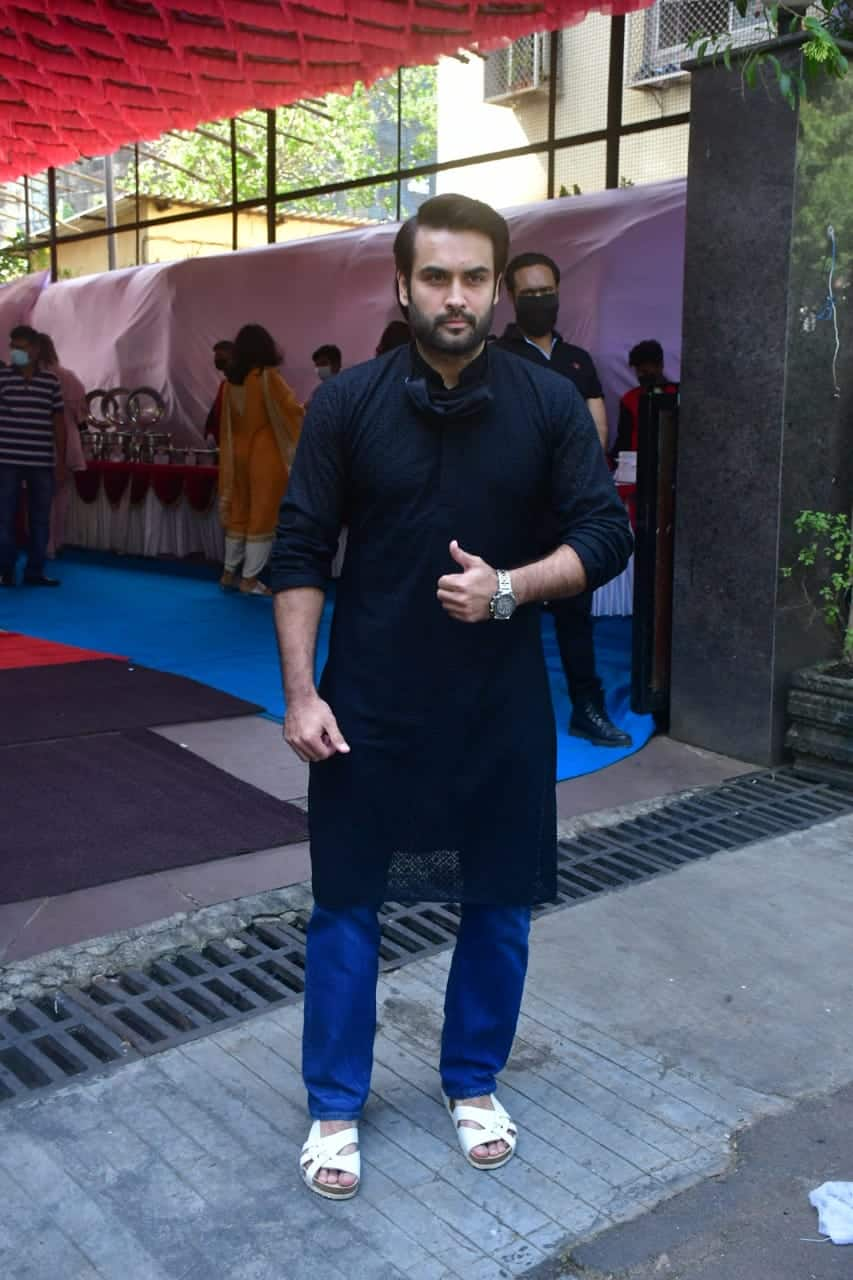 Vivian Dsena spotted at Ganesh puja 