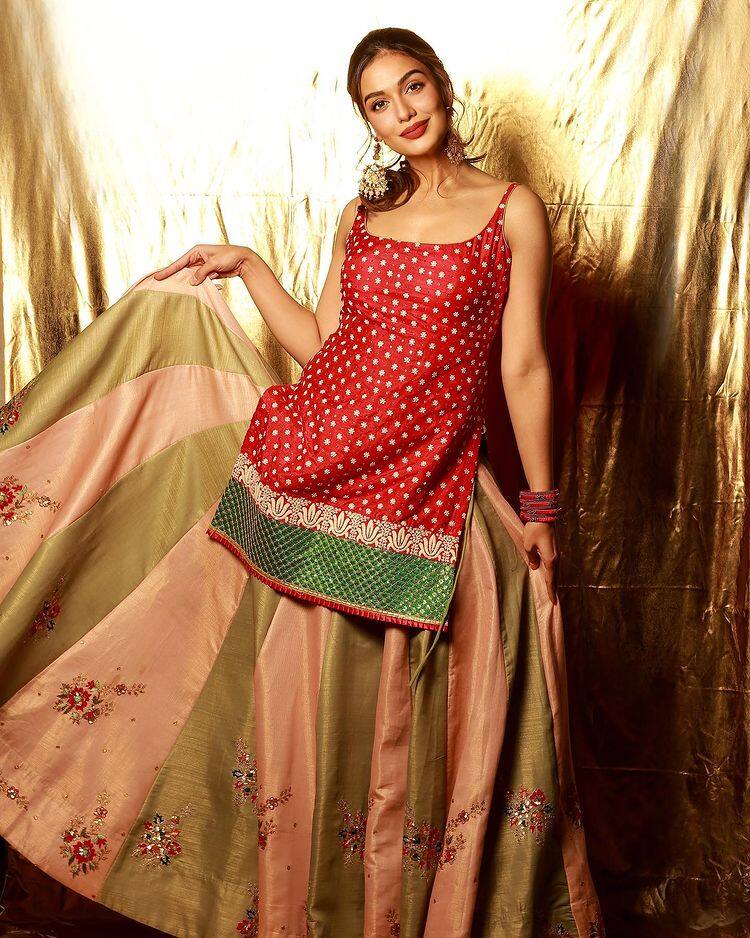 Divya looks a boho chic in modern lehanga set