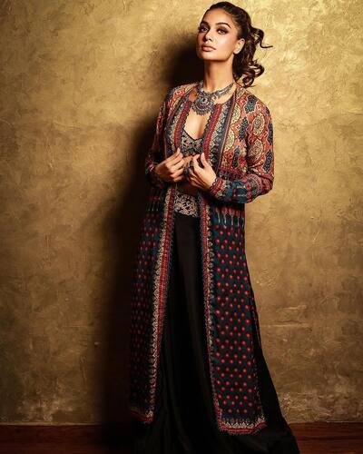Divya Agarwal wears a chic black indo-western lehenga set