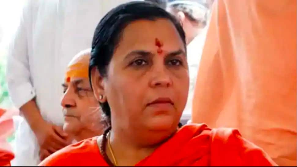 &#039;Bureaucrats there to pick up our slippers,&#039; says Uma Bharti; later expresses regret