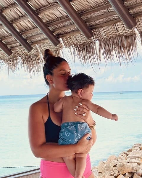 Kareena poses with baby Jeh at the beach