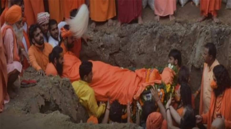 Mahant Narendra Giri&#039;s mortal remains given ‘bhoo-samadhi’ at Baghambari Mutt