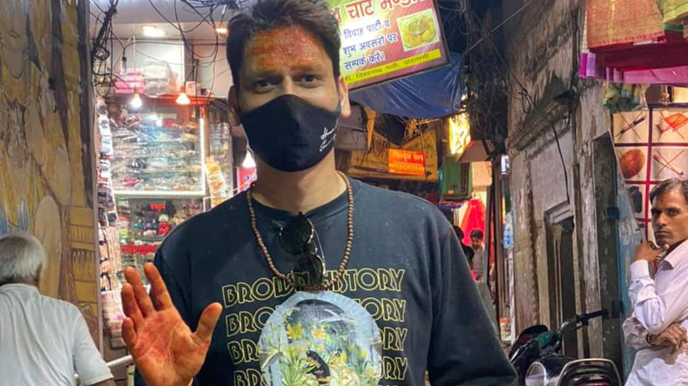 Gully Boy fame Vijay Varma&#039;s EXCLUSIVE first pic from Varanasi&#039;s Kashi Vishwanath temple