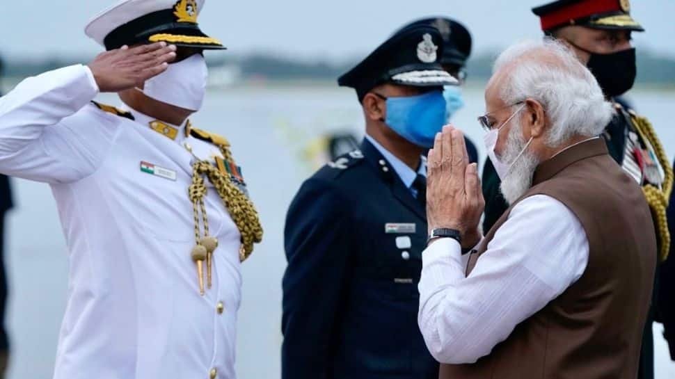 Narendra Modi being received at the airport