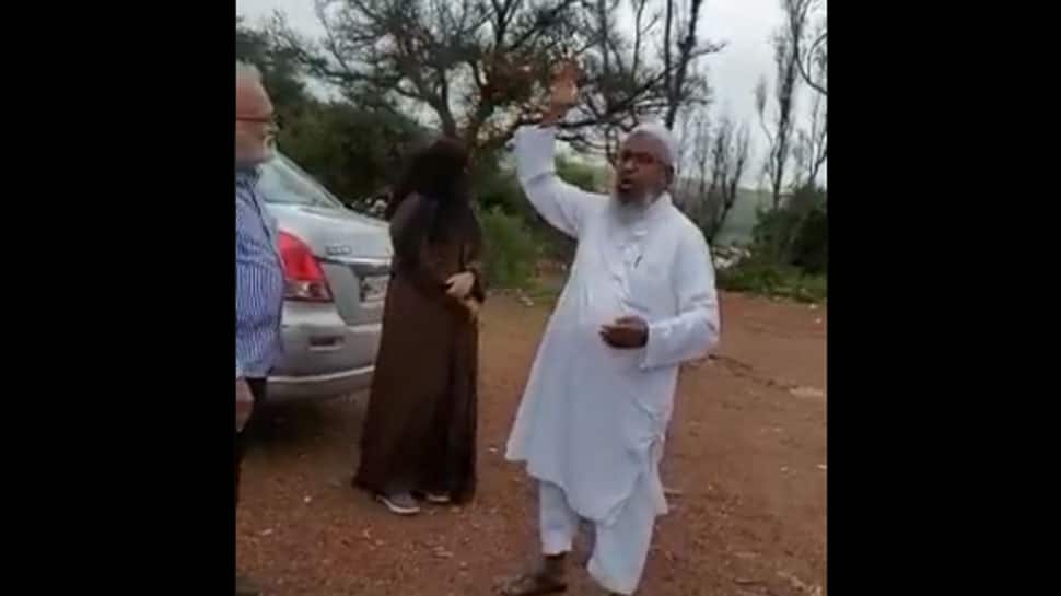 Viral alert: Muslim man singing Mahabharat title song wins internet, netizens shout &#039;aisa desh hai mera&#039; - Watch
