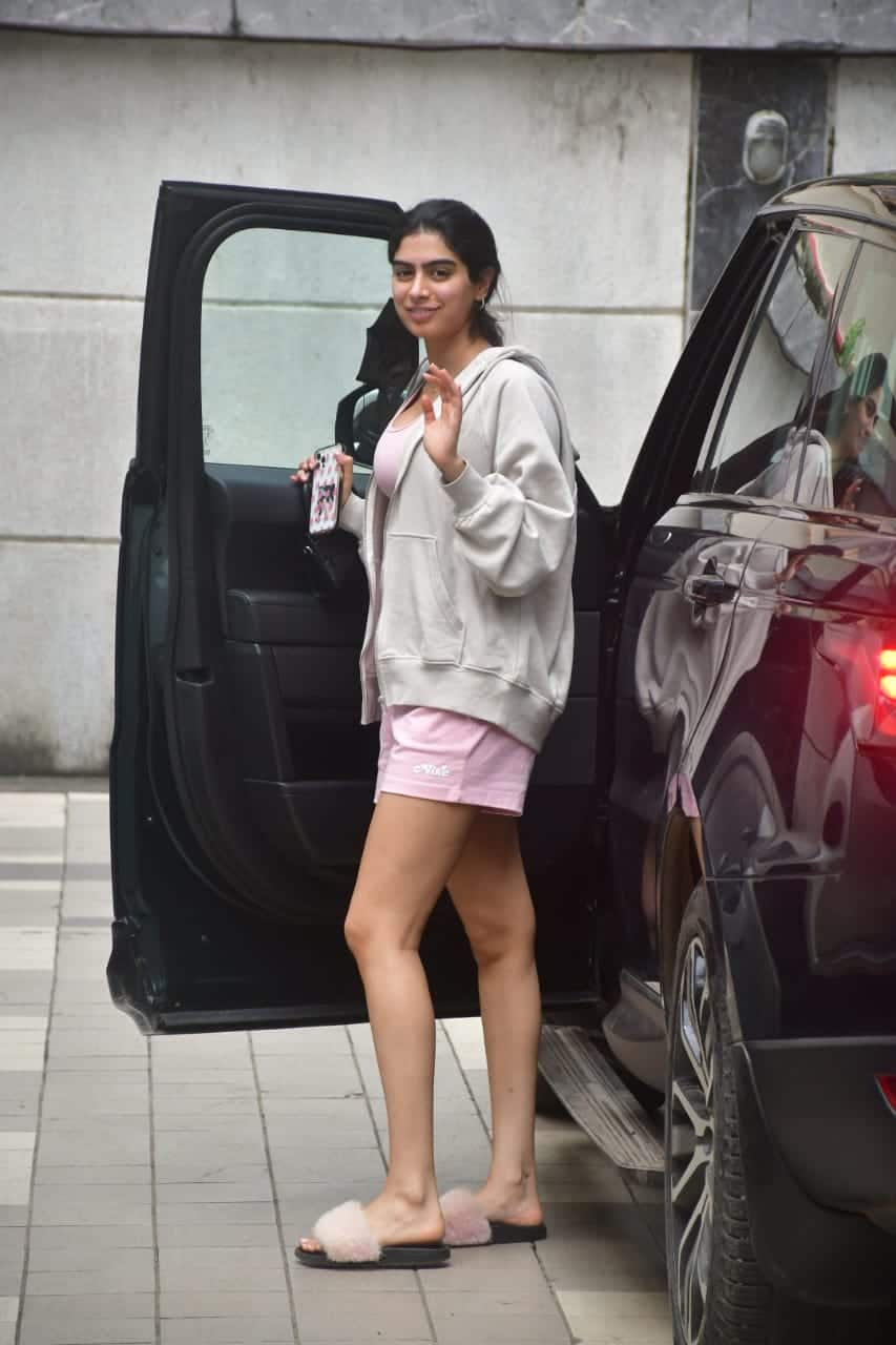 Khushi Kapoor dressed casually for the outing