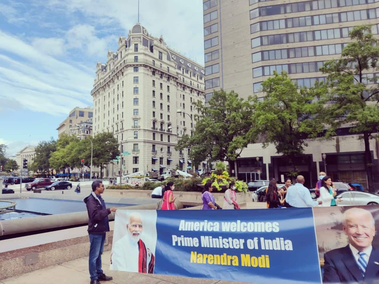 Indian ready outside around White House