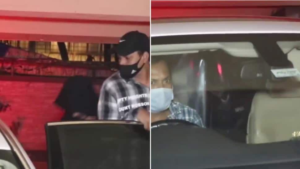 Shah Rukh Khan hides face from paparazzi in a black oversized hoodie, video goes viral