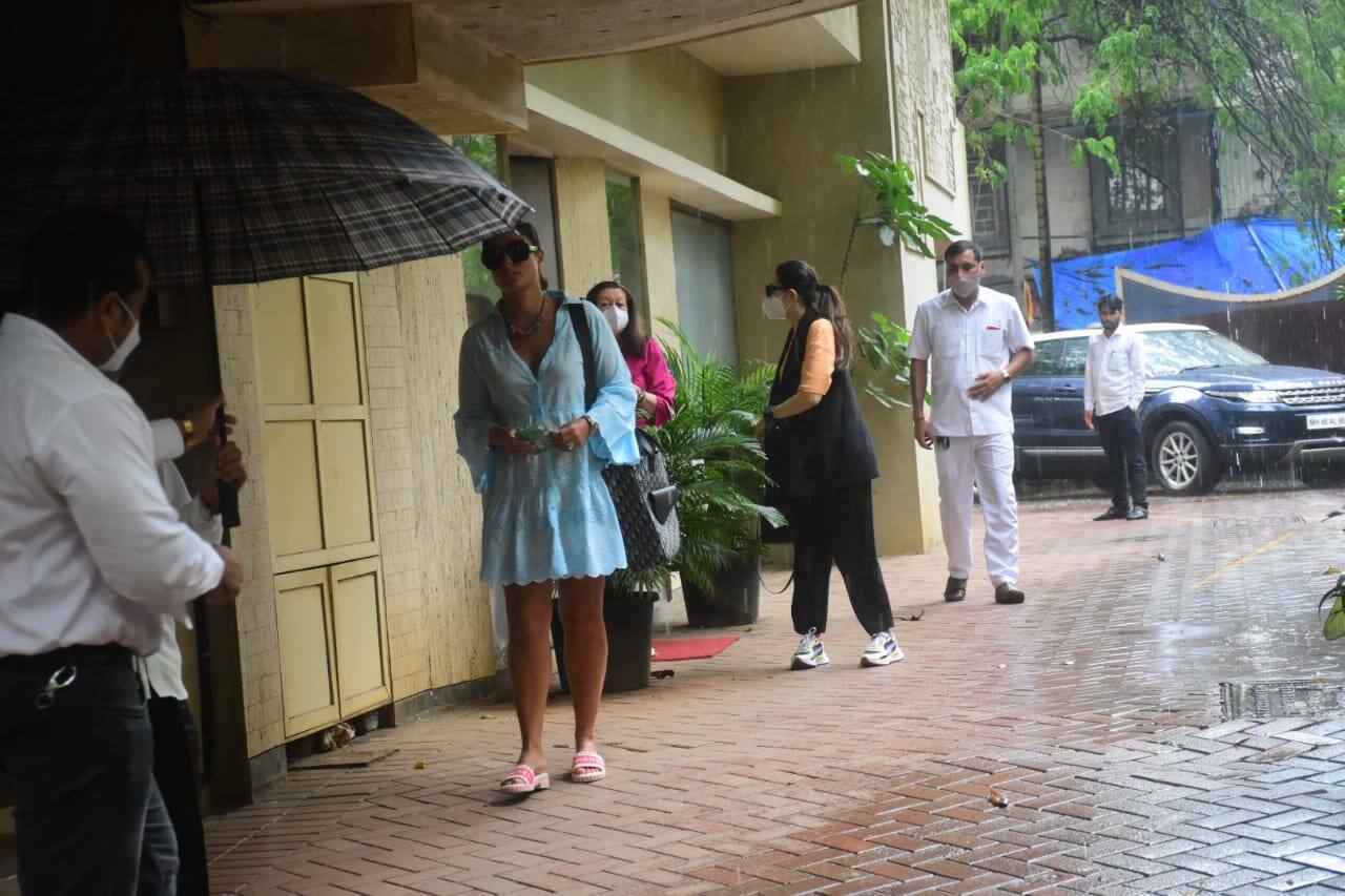 Kareena Kapoor, Karisma Kapoor and Babita spotted