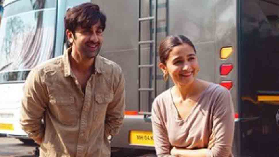 Alia Bhatt enjoys sunset with birthday boy Ranbir Kapoor in this romantic pic, calls him &#039;my life&#039;