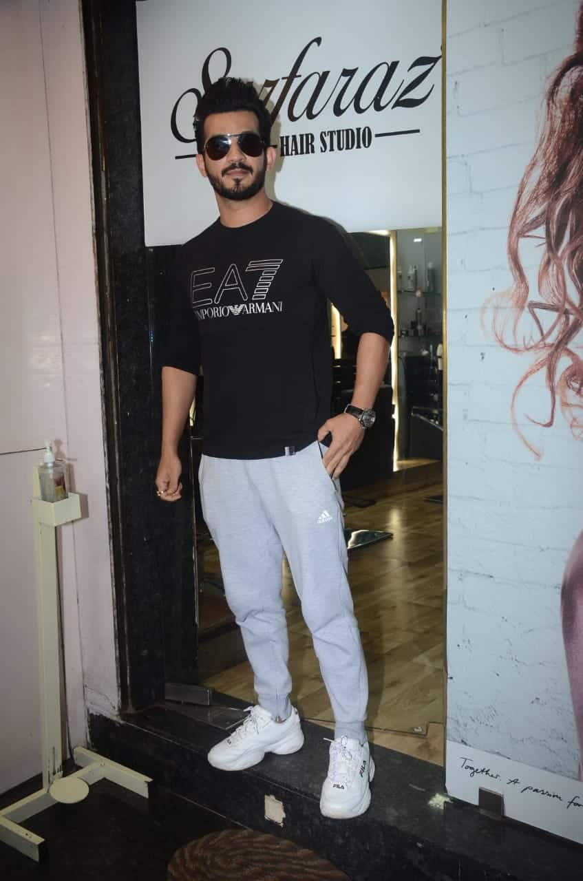 Arjun Bijlani poses for cameras