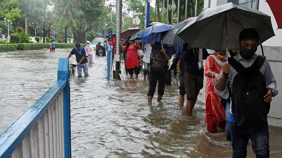 IMD&#039;s weather alert for September 30: Heavy rains in Kolkata, cloudy skies in Delhi - check details here