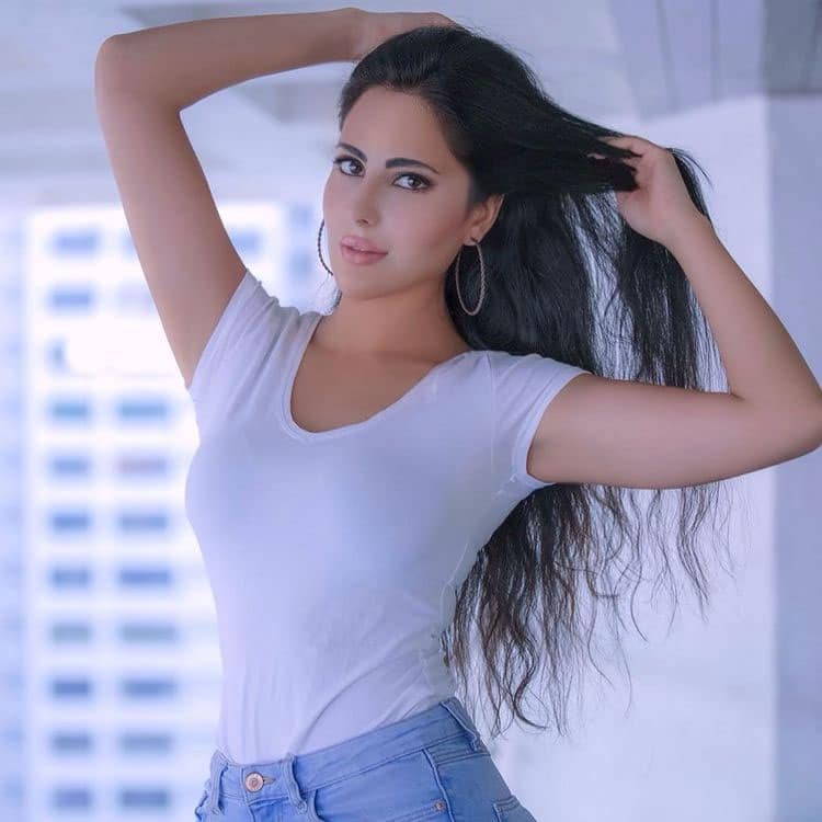 Katreena Kaf With Duble Cok Sex Vidio - Katrina Kaif's lookalike Alina Rai's striking beauty takes internet by  storm - In Pics | News | Zee News