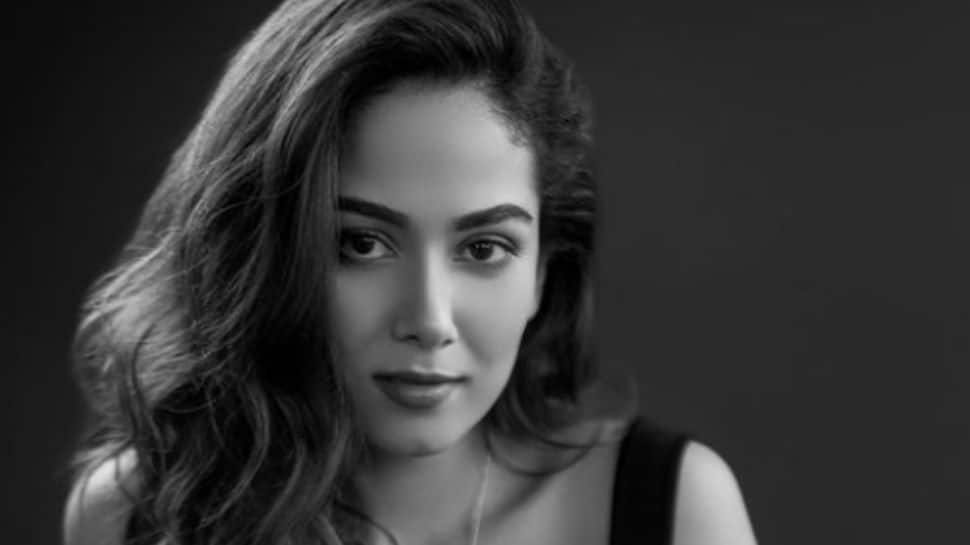 Shahid Kapoor's wife Mira Rajput proves black and white never goes out of style!