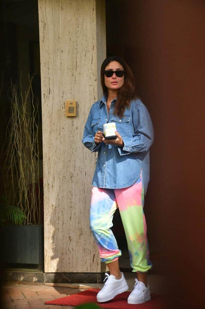 Kareena looks chic in her comfy tie dye sweatpants