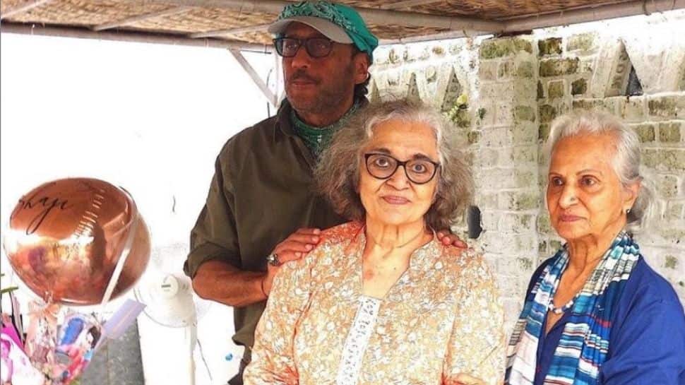 Asha Parekh celebrates 79th birthday with Waheeda Rehman, Jackie Shroff at his farmhouse – In Pic!